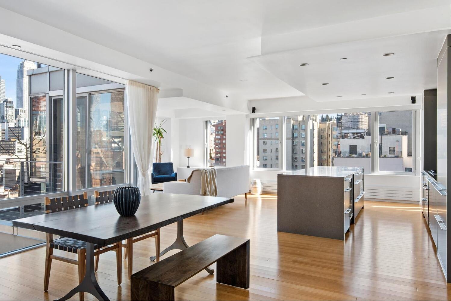 245 W 19th St, Unit PH3