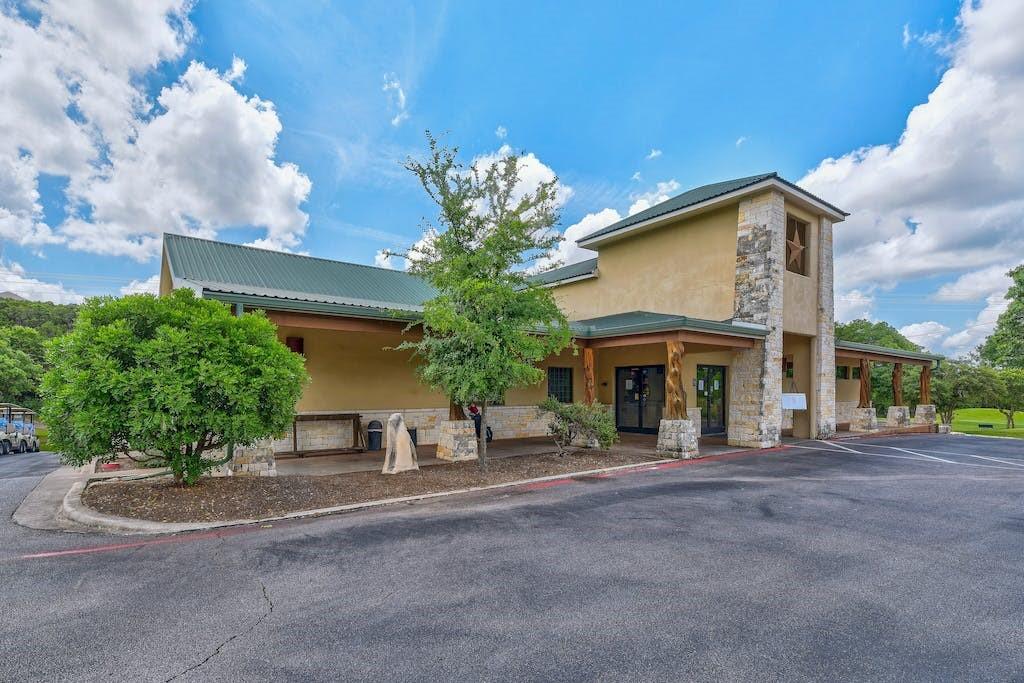 Beautifully Appointed Single-Story in Oak Creek: Modern Floors and Screened-In Patio Overlooking Green Space w/ NO Backyard Neighbor!