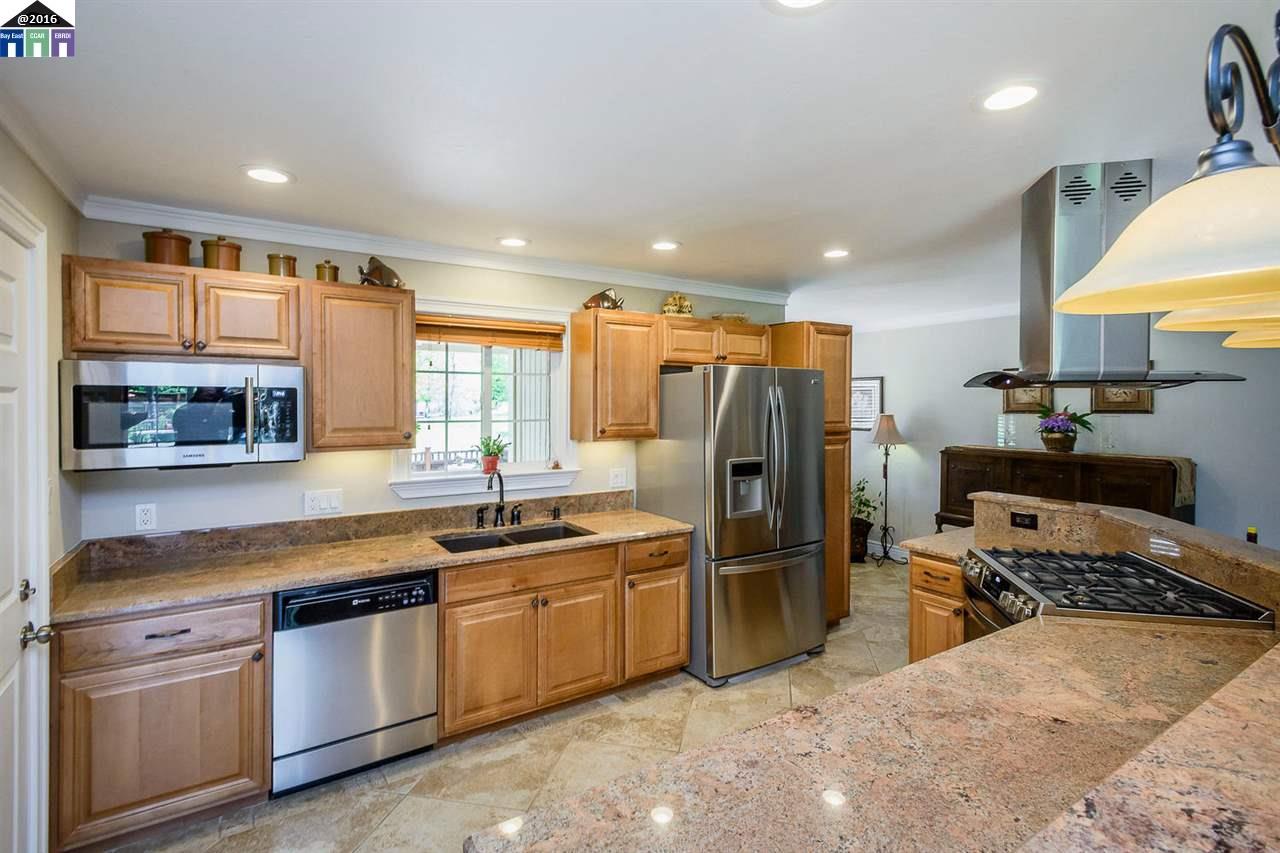 260 Clydesdale Dr