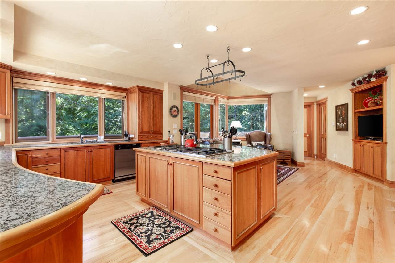 3231 Peak Dr