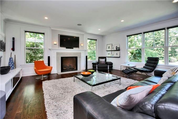 144 Compo Rd N