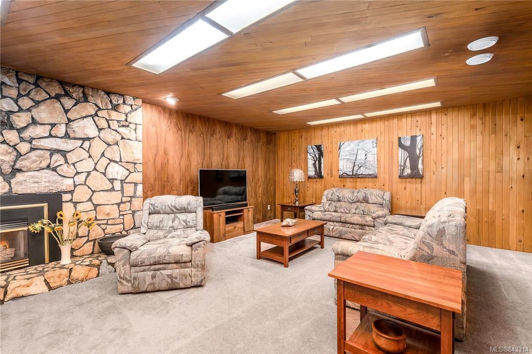 2482 Skedans Rd