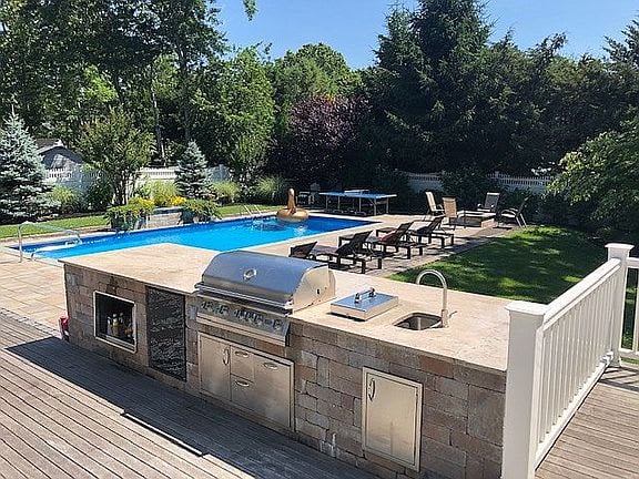 3 Foxboro Road