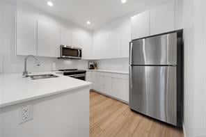 5-991 McKenzie Ave, Saanich