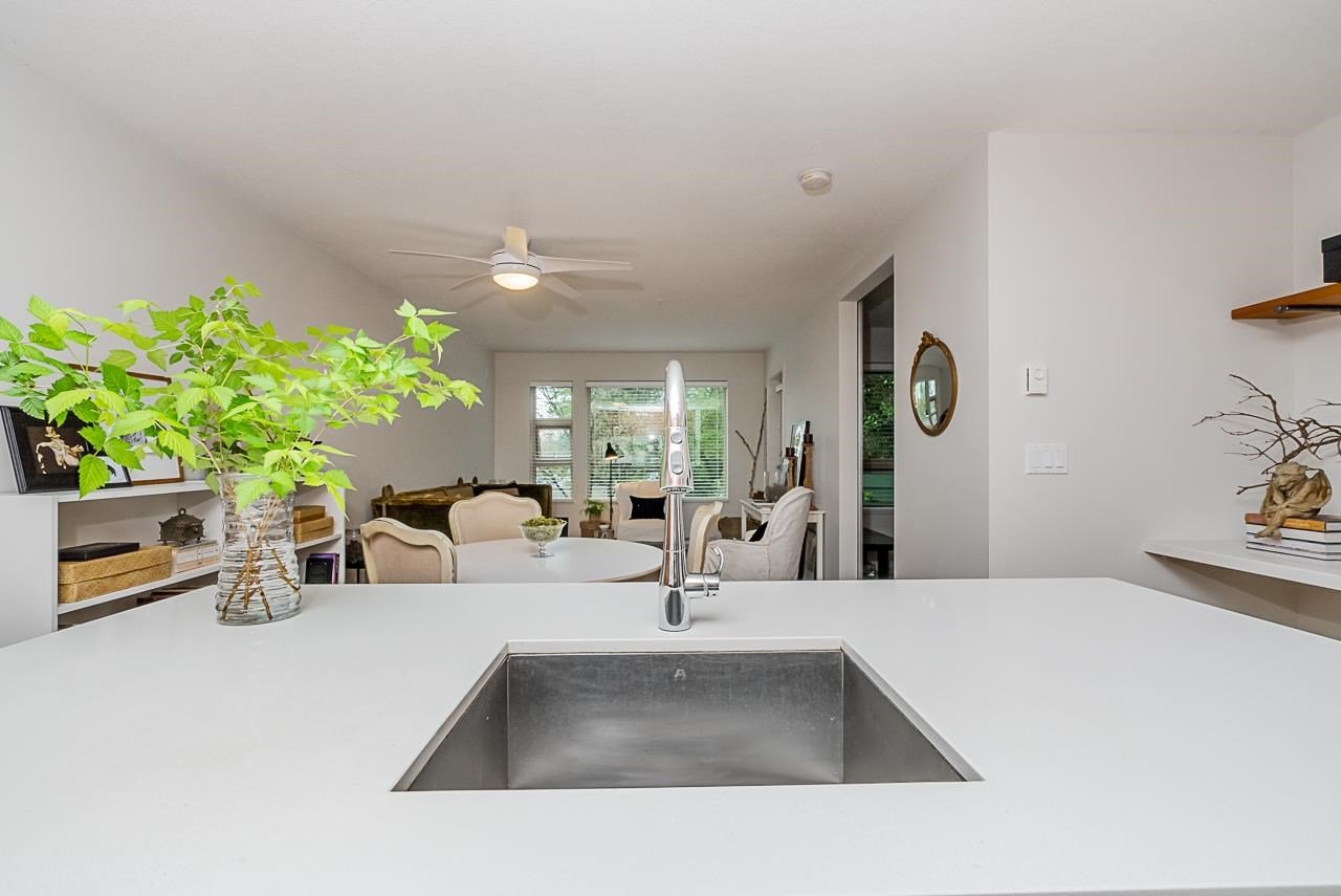 312-1677 Lloyd Ave