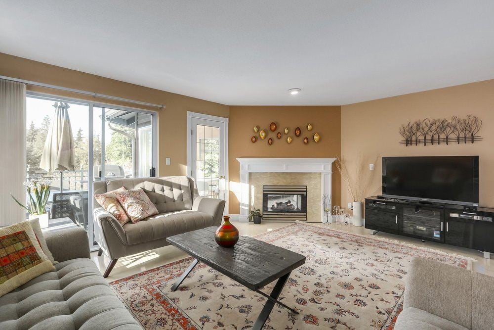 1120 Strathaven Dr