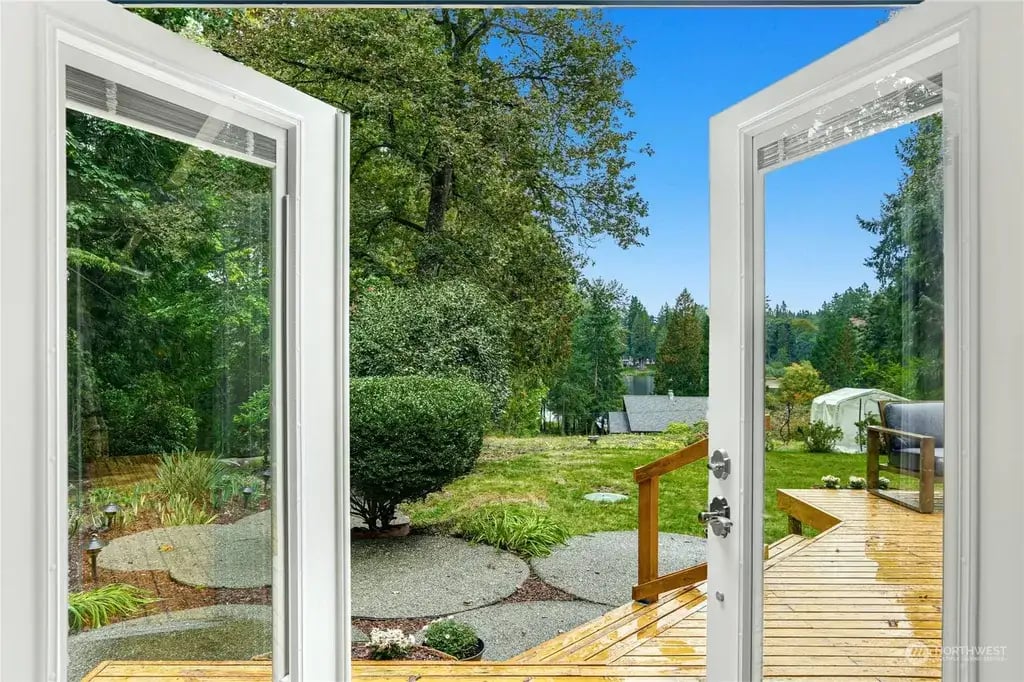 14009 W Lake Kathleen Dr SE