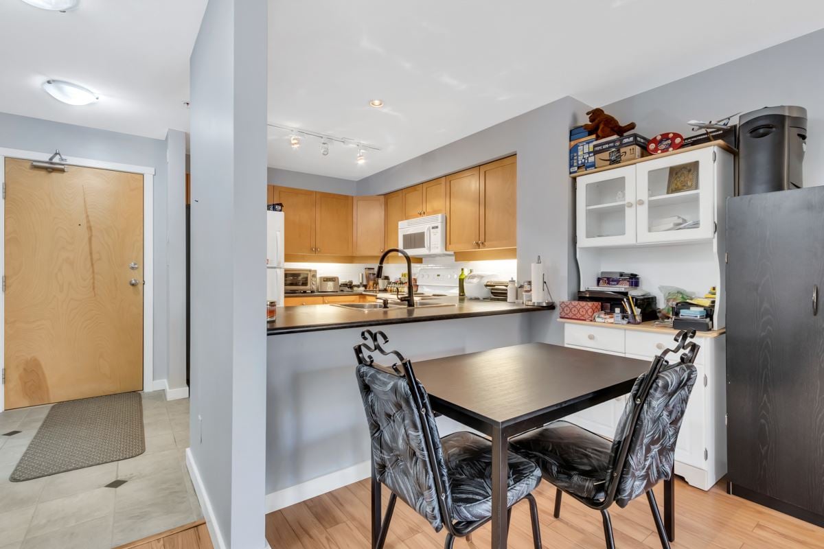 218-808 Sangster Pl