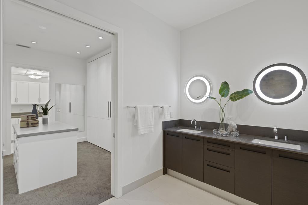 4 Bedroom with Rooftop Located in the Heart of River North