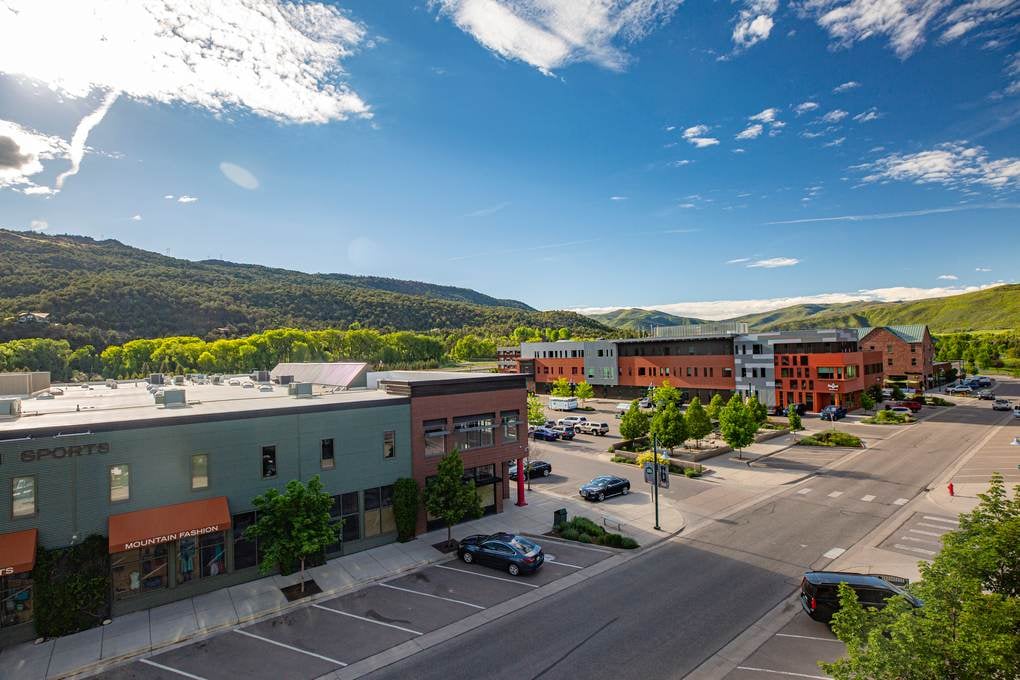 Stunning Oversized One Bedroom in Basalt 