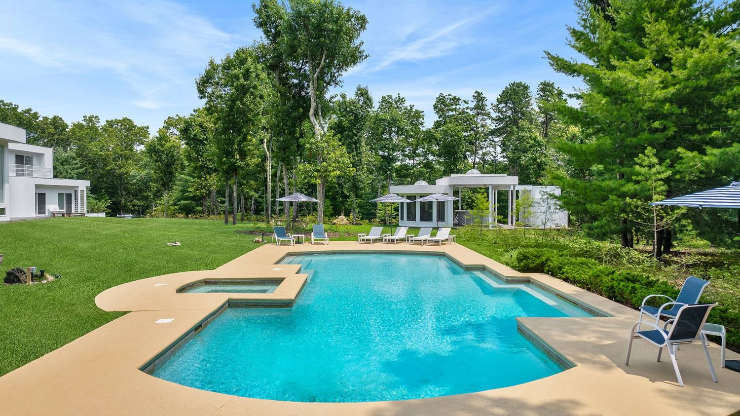 A Breathtaking Contemporary Sanctuary on 7 Acres, With Tennis