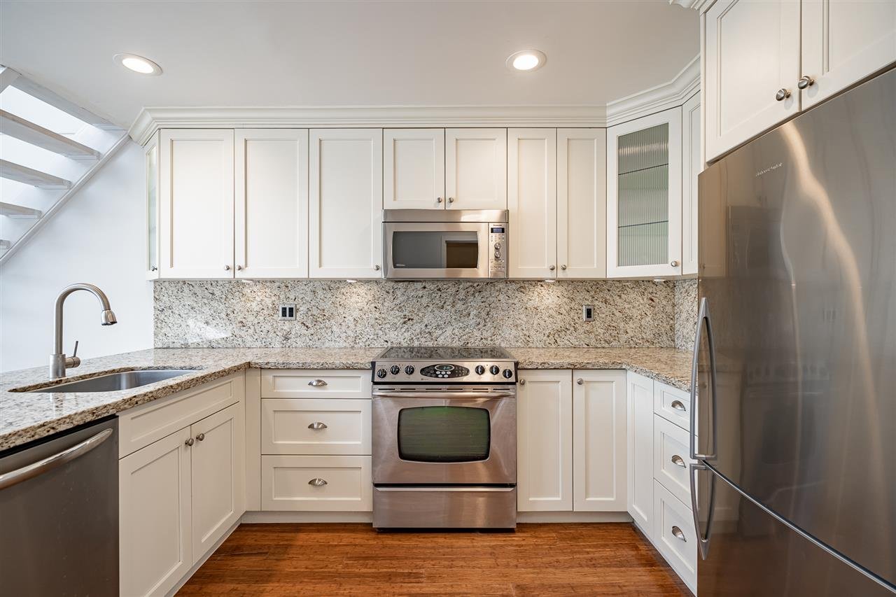 PH2-2125 York Ave
