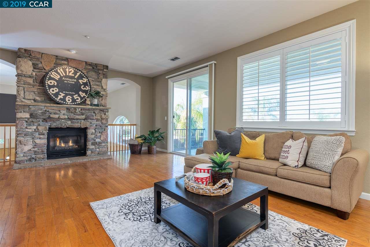 1449 Pinegrove Way