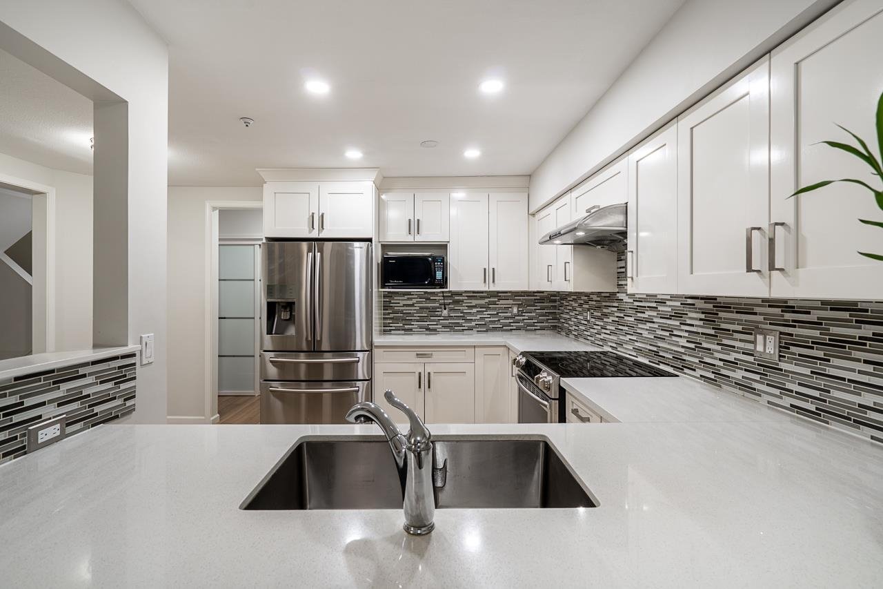 C-1133 E 29th St