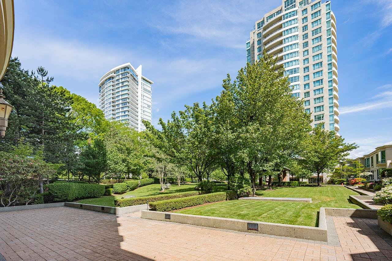 907-6611 Southoaks Cres