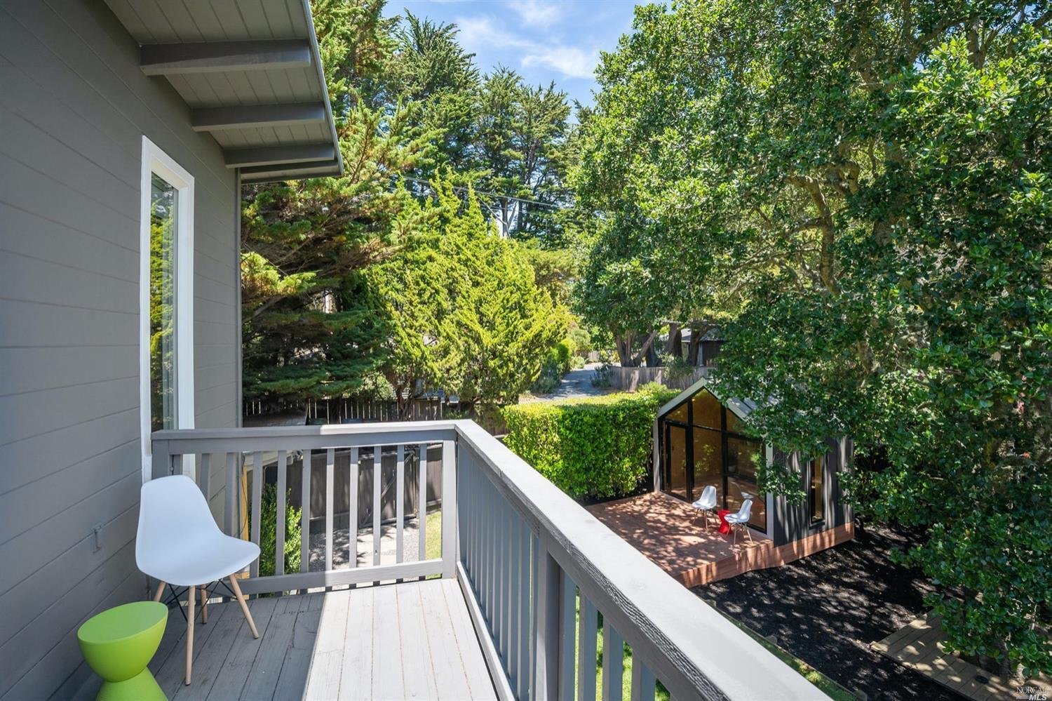 2 Cedarwood Ln