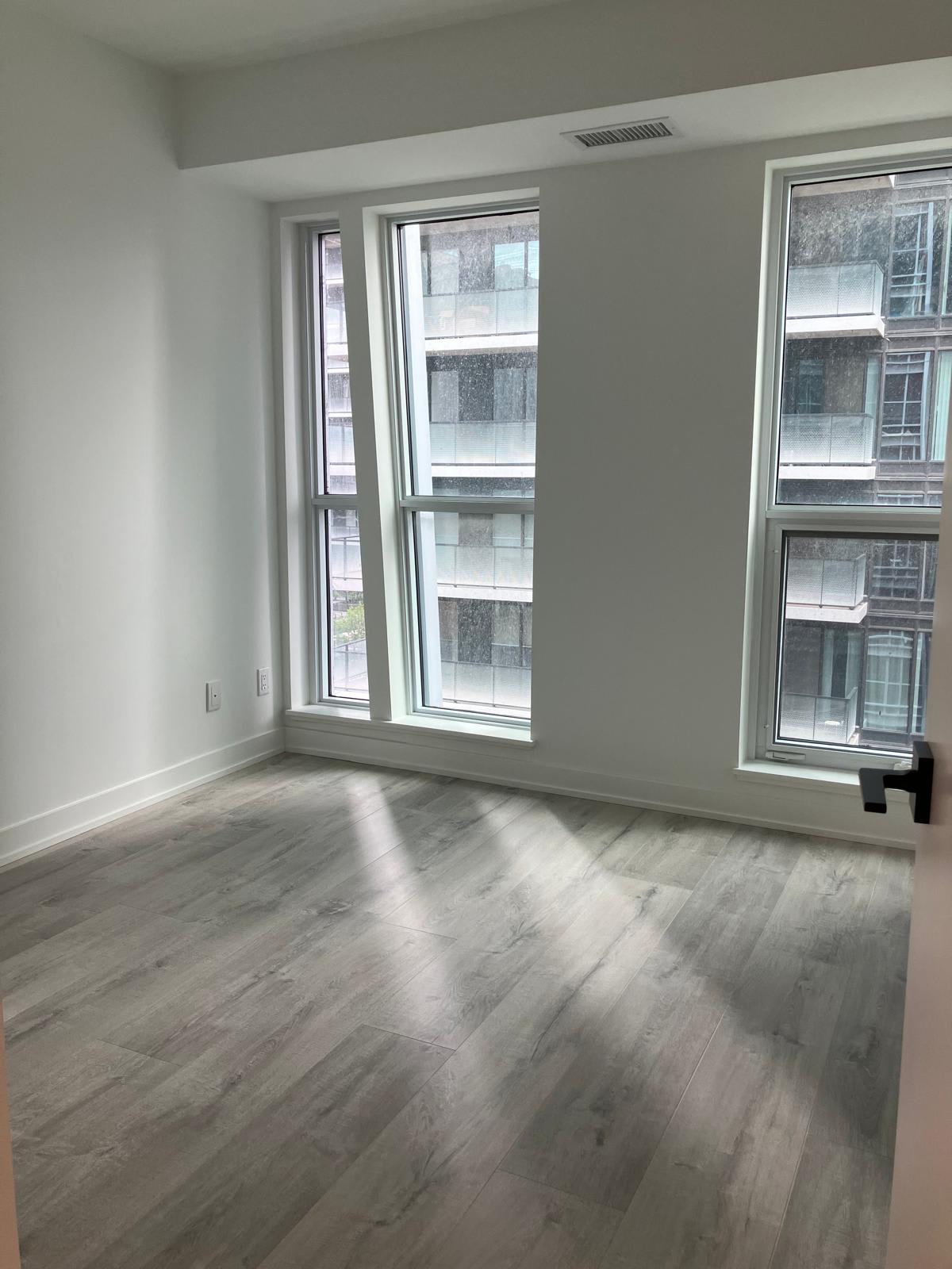 327 King St W Unit: 1105