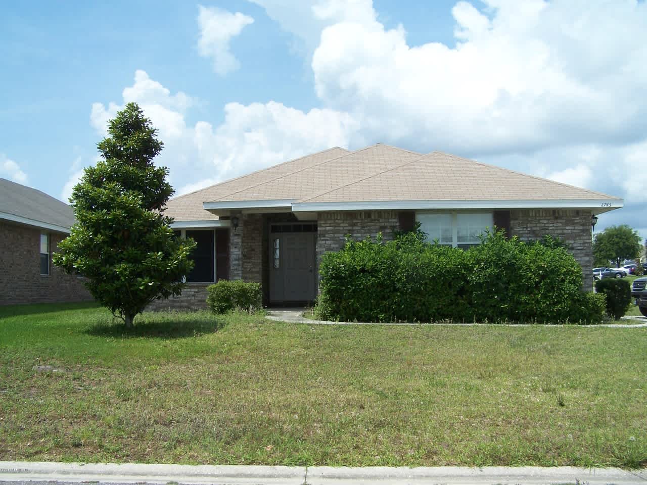 2745 Cross Creek Dr