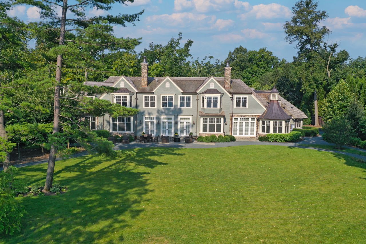 'Rockland' the Exquisite Lakefront Estate