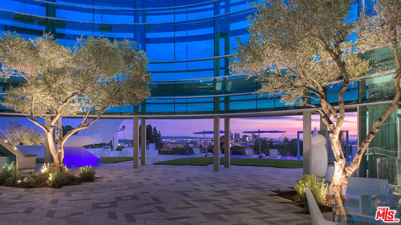 Estate Opulent