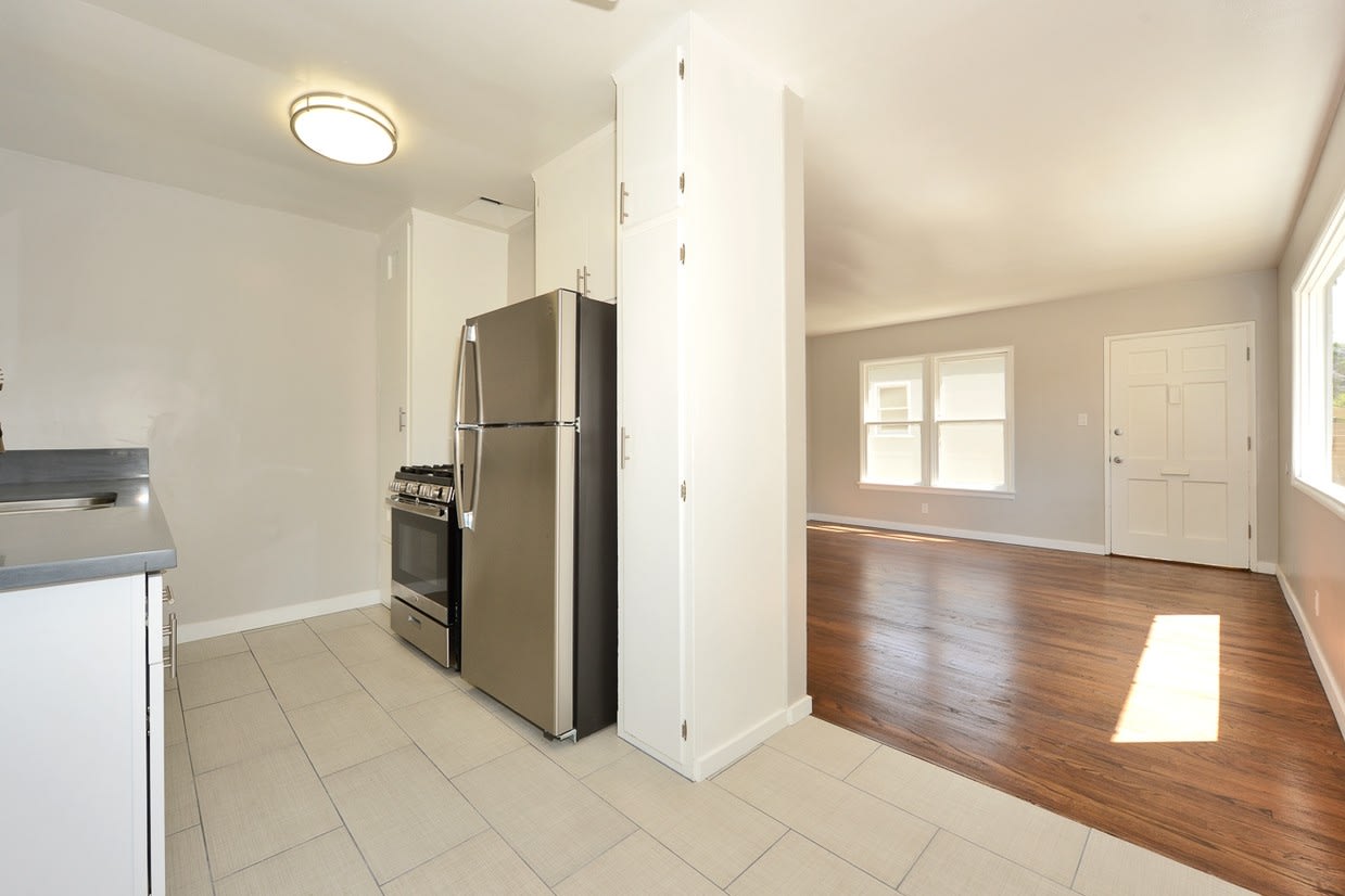 3792-3794 Ashwood Ave