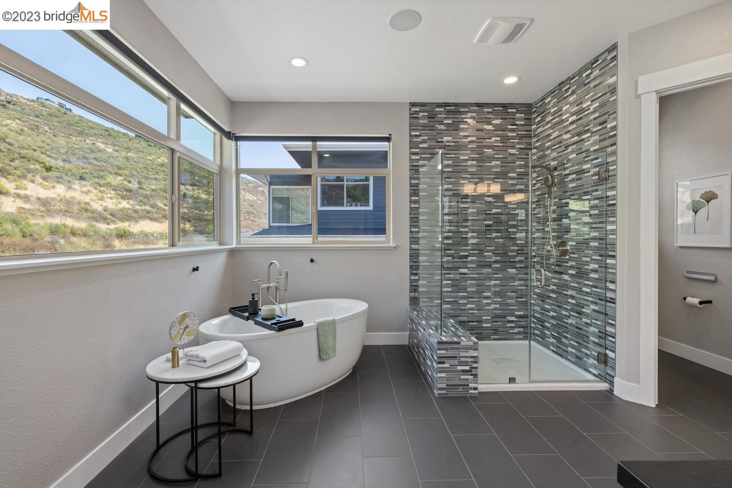 6731 Skyview Dr, Oakland, CA 94605