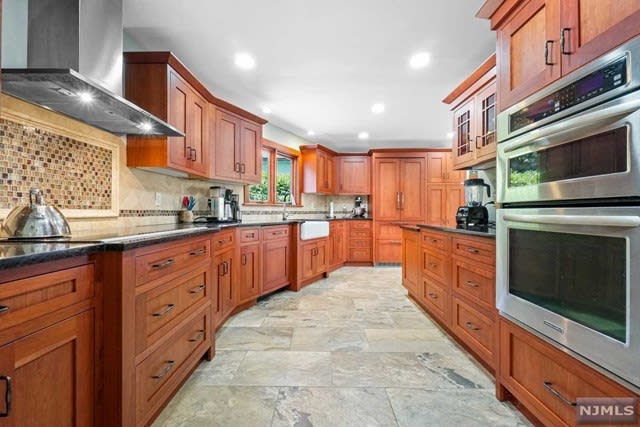 220 Beechwood Rd