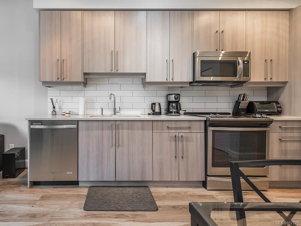 203-595 Pandora Ave