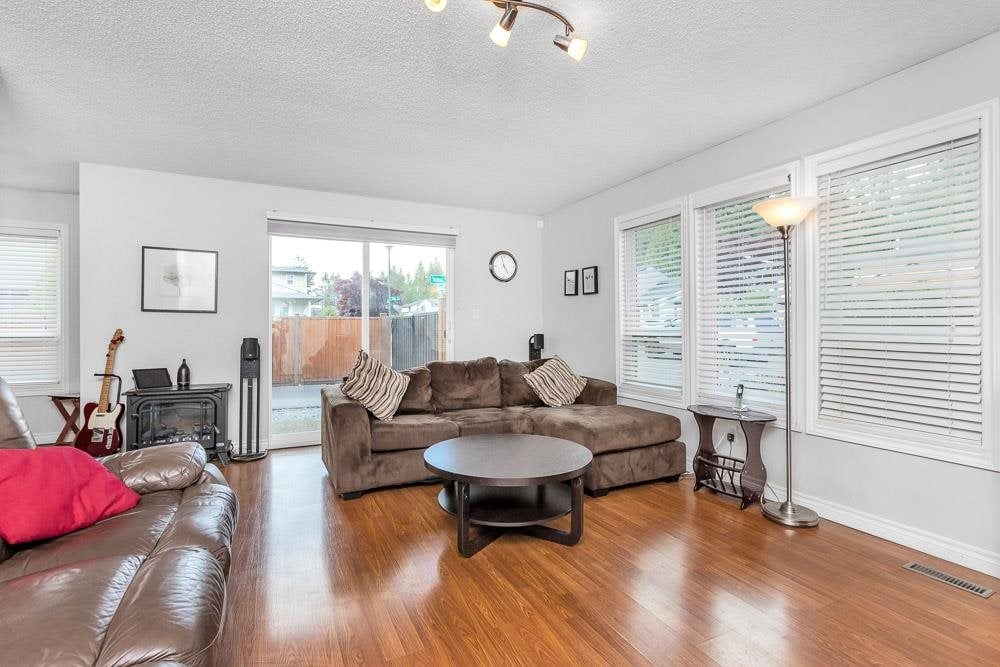 1158 Esperanza Dr