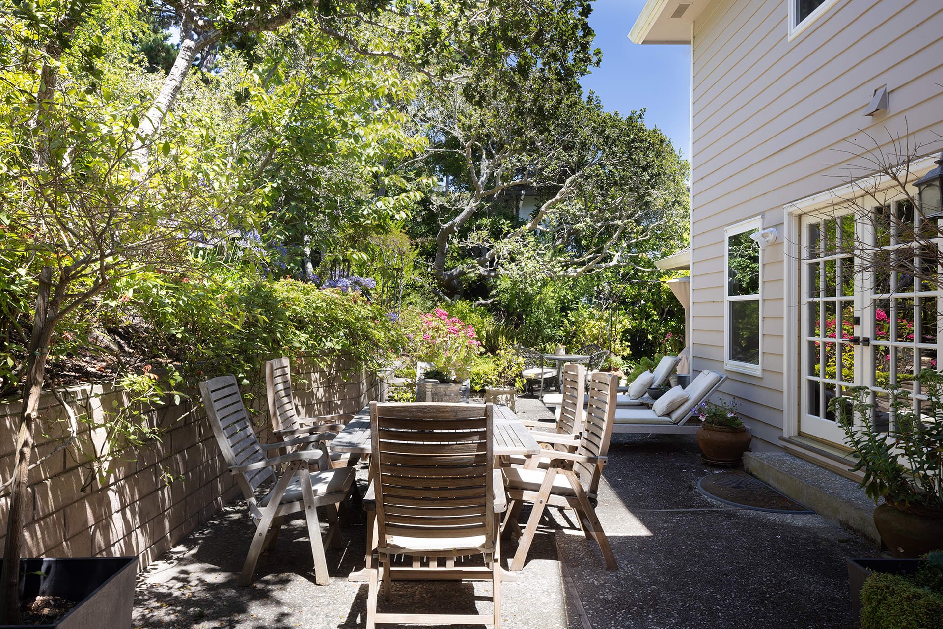Spacious Monterey Haven - 450 Dry Creek Road