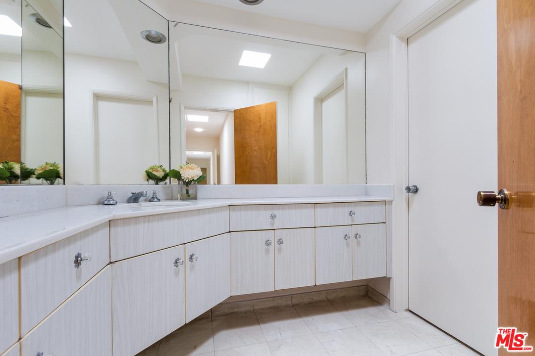 8900 Alto Cedro Drive
