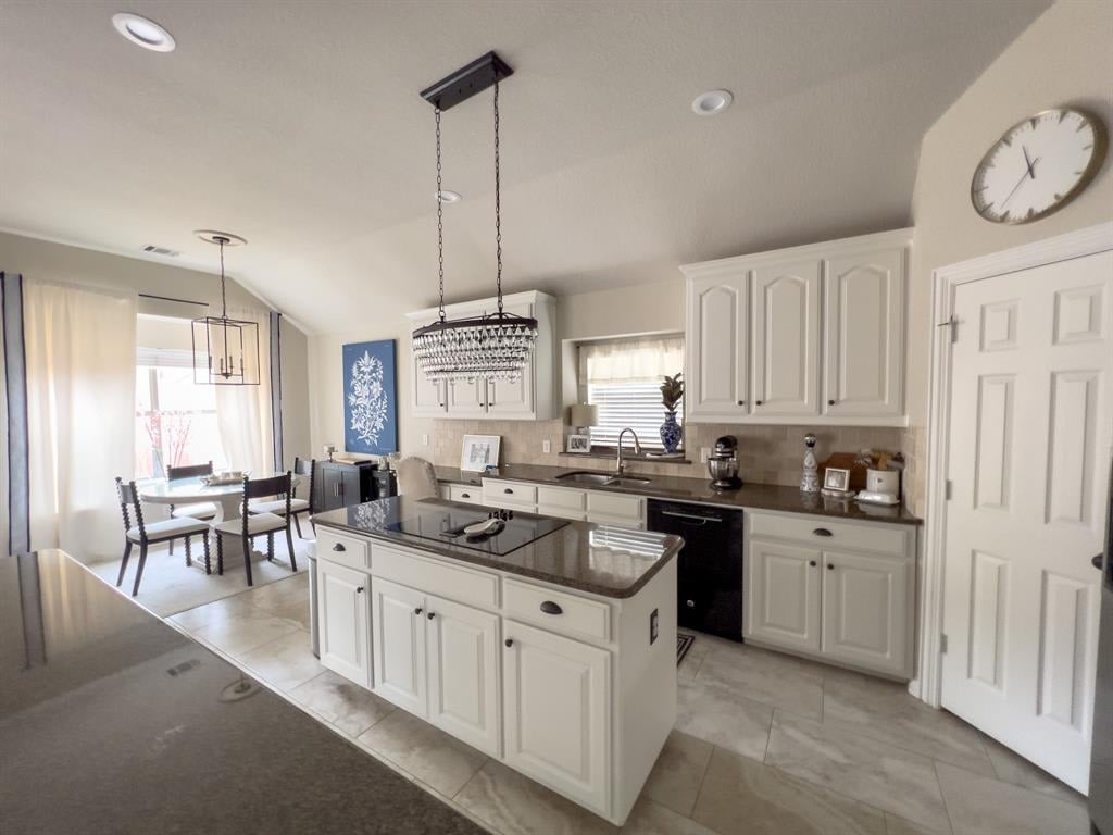 9008 Wild Horse Dr