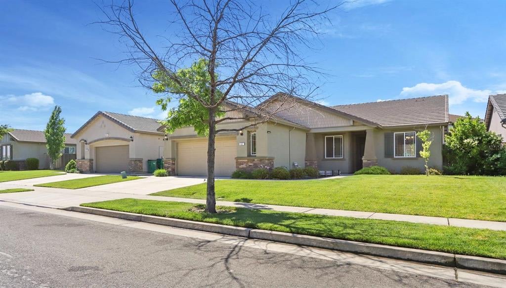 42 Villa Point Drive • Stockton • 95209