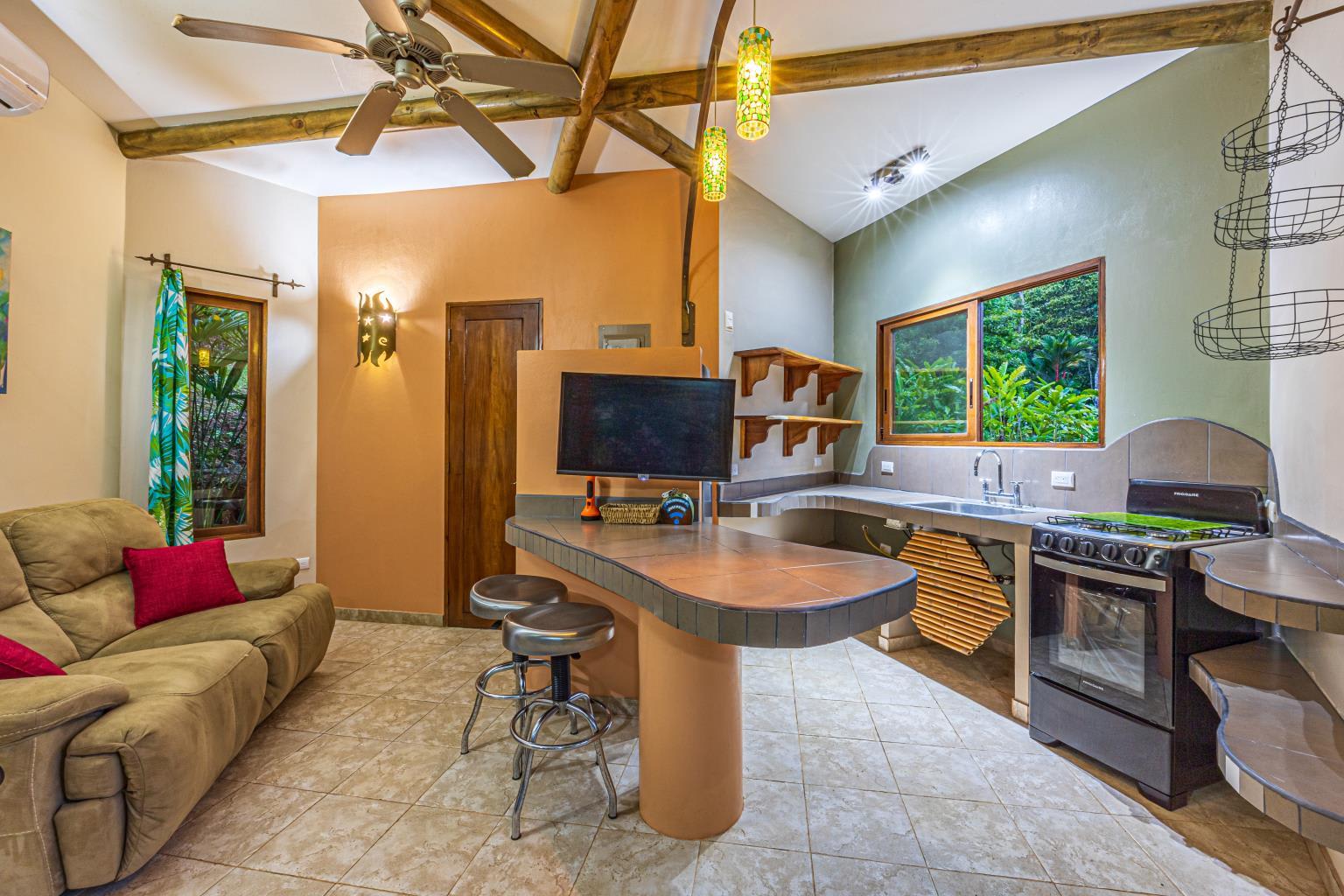 Uvita, Jungle Retreat Center on the Uvita River. Private and 17 Acres