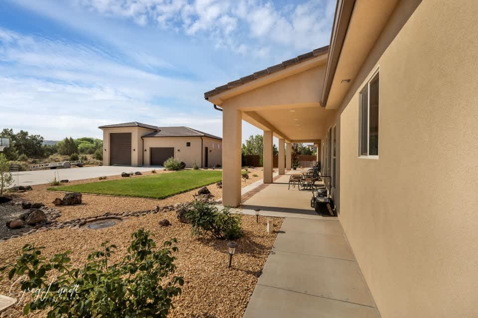 1542 NORTH CANYON TRAILS DRIVE 
