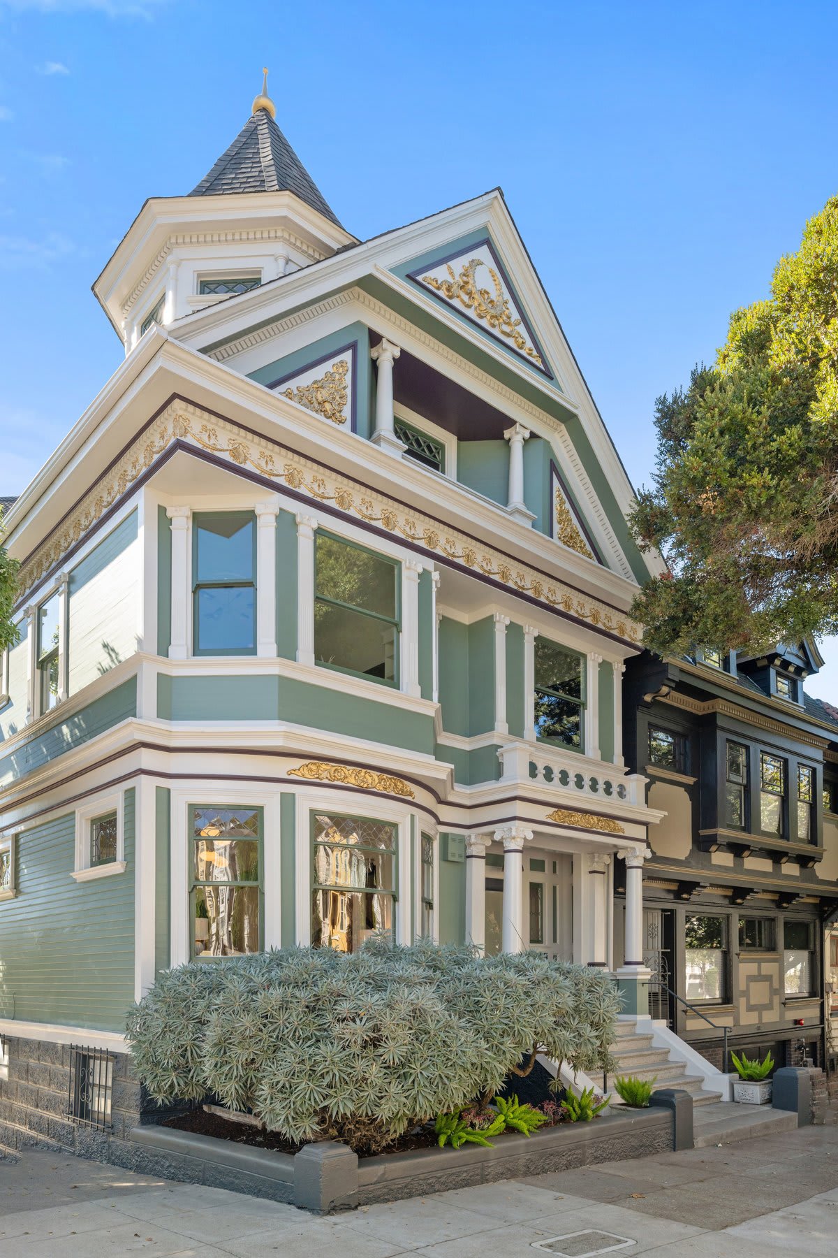 A Timeless Masterpiece: The Queen Anne Victorian at 897 Clayton