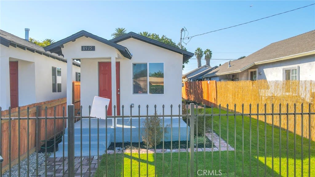 8915 Elm St