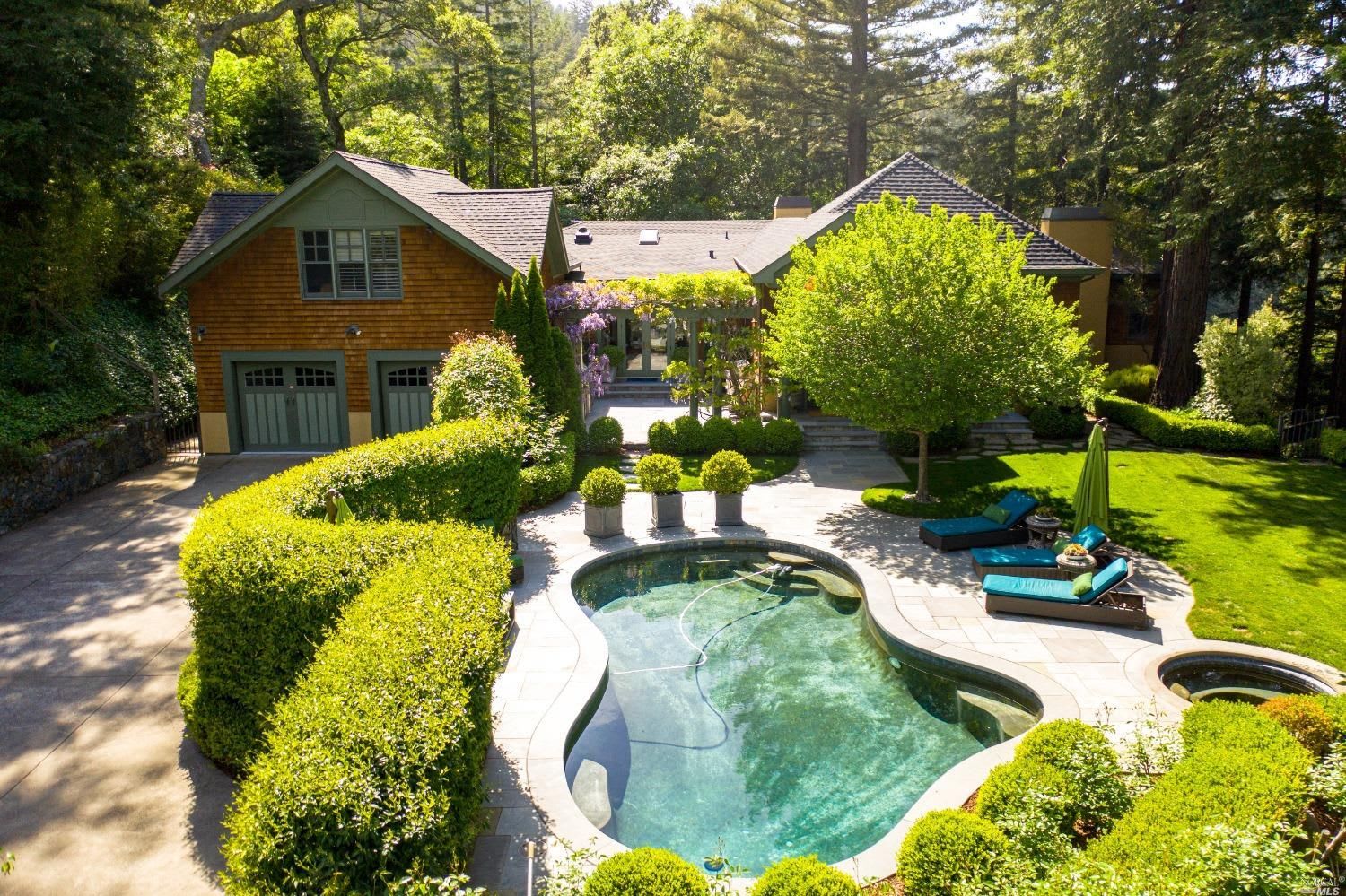 220 Evergreen Dr