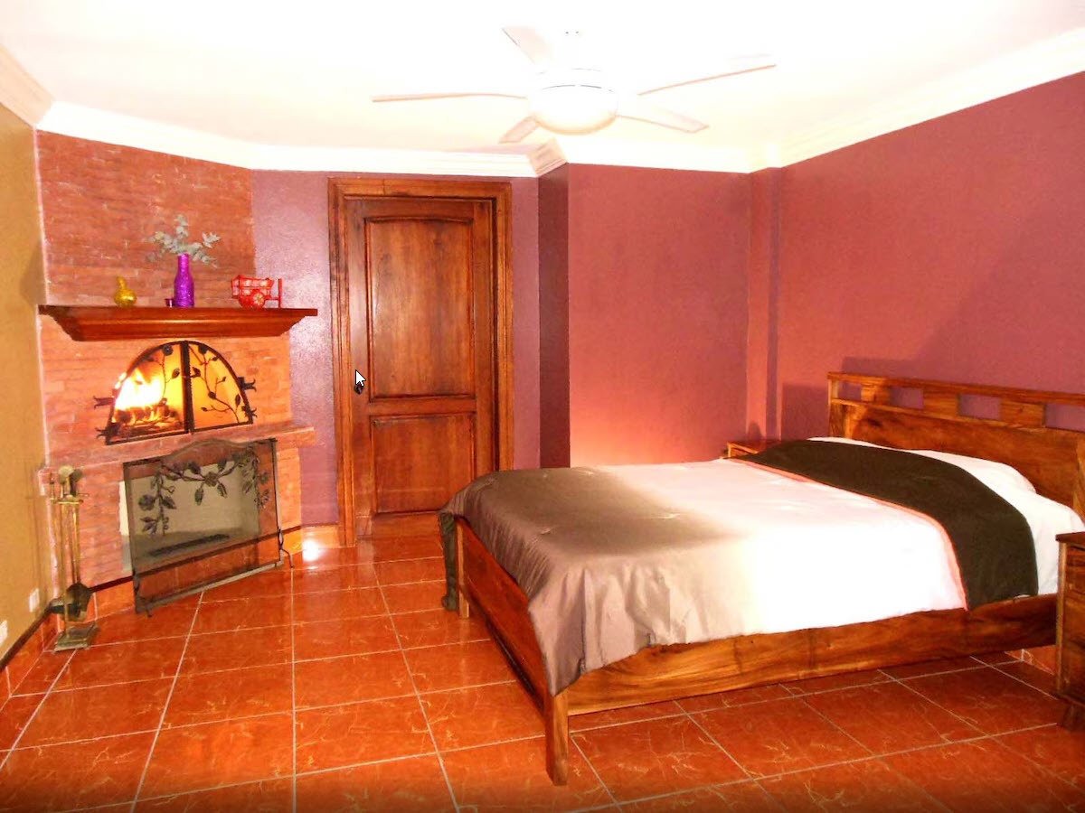 Riverfront Mountain Estate, Heredia