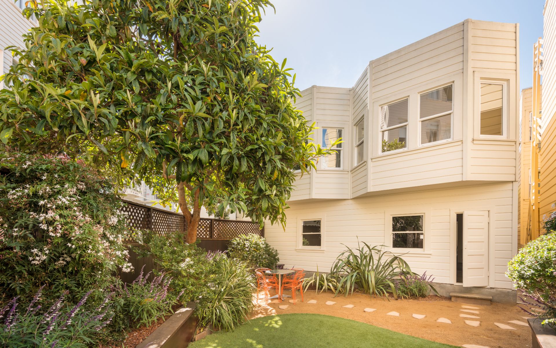 26 Cervantes Blvd
