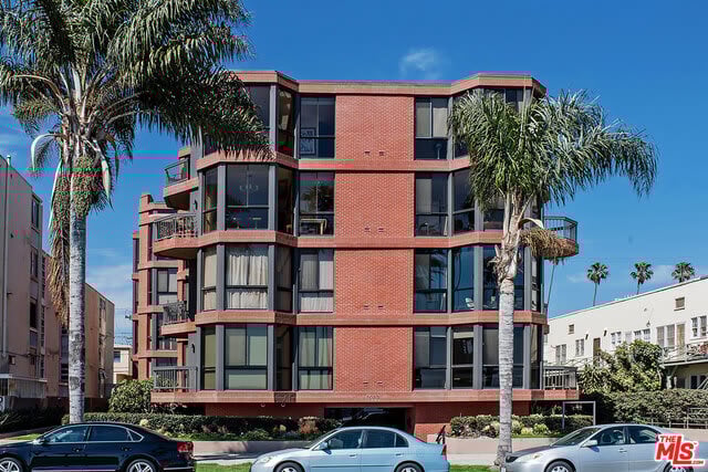 1033 Ocean Ave #403