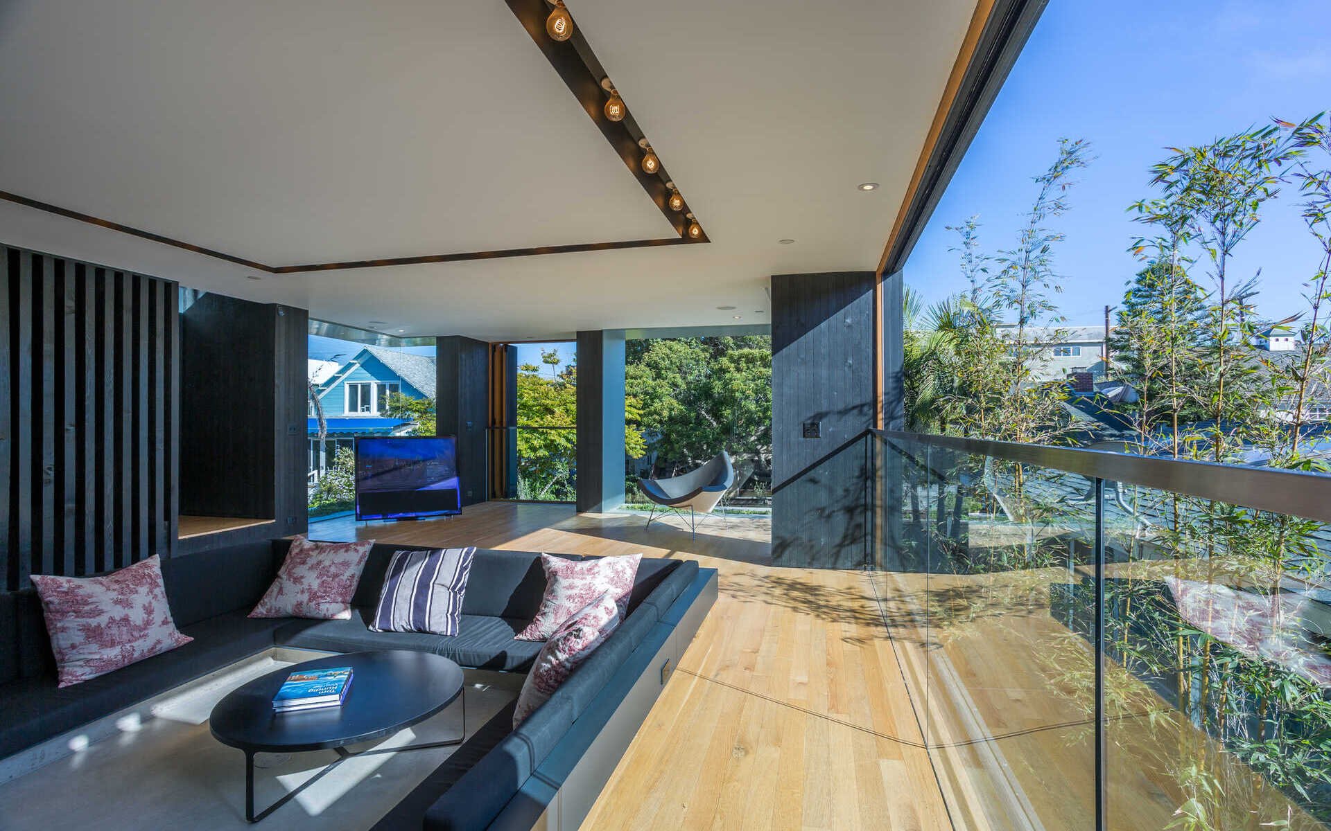 21 27Th Ave