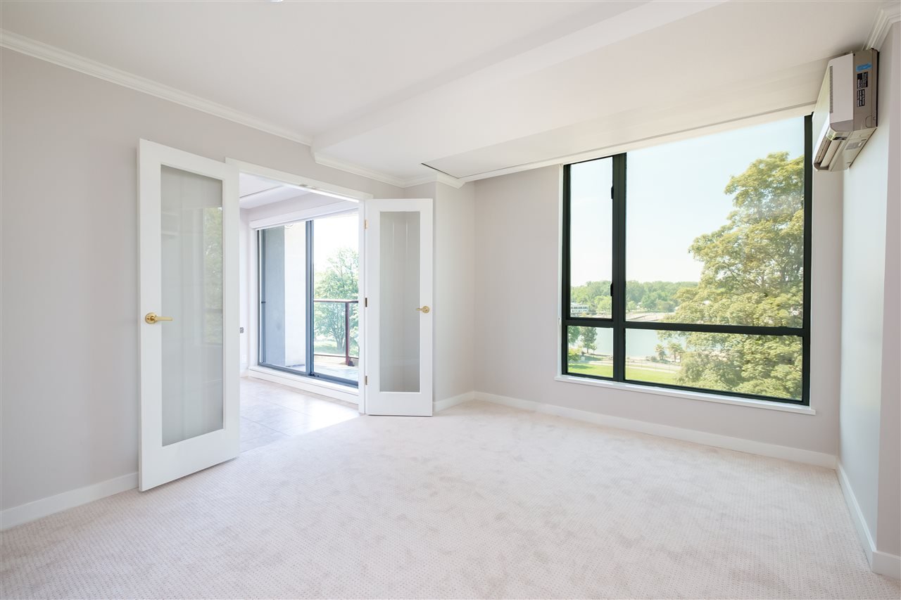 402-1233 Beach Ave