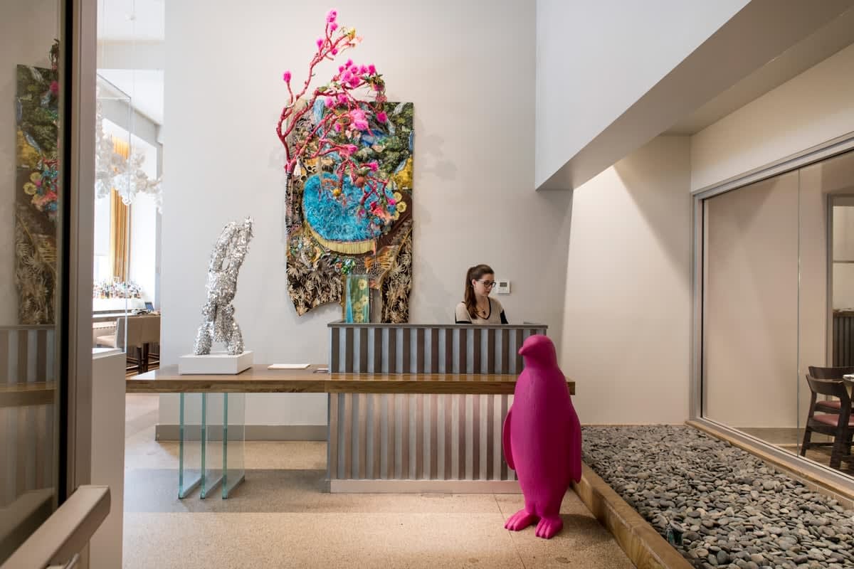 hotel chic NEST Magazine