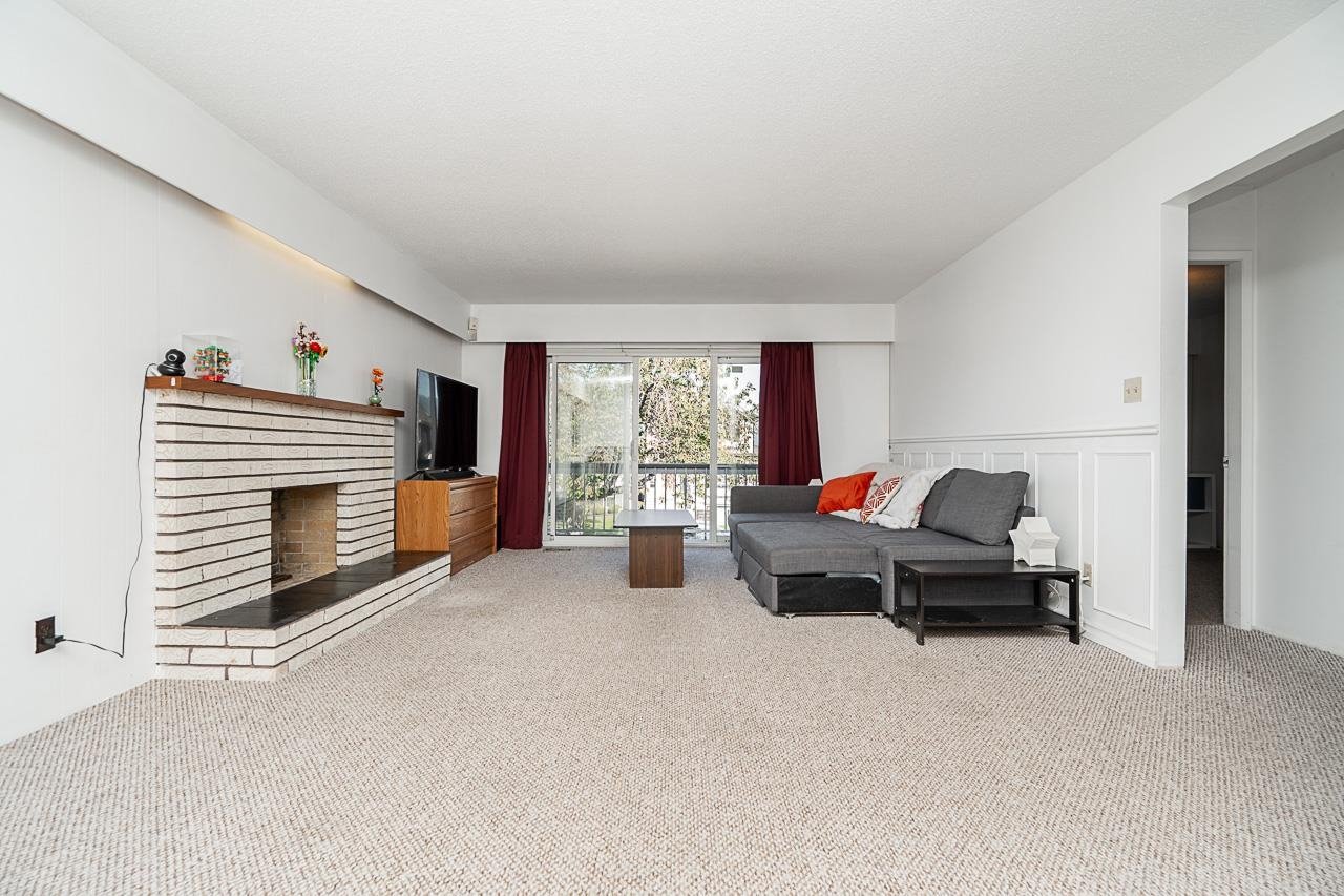 3030 E 24th Ave