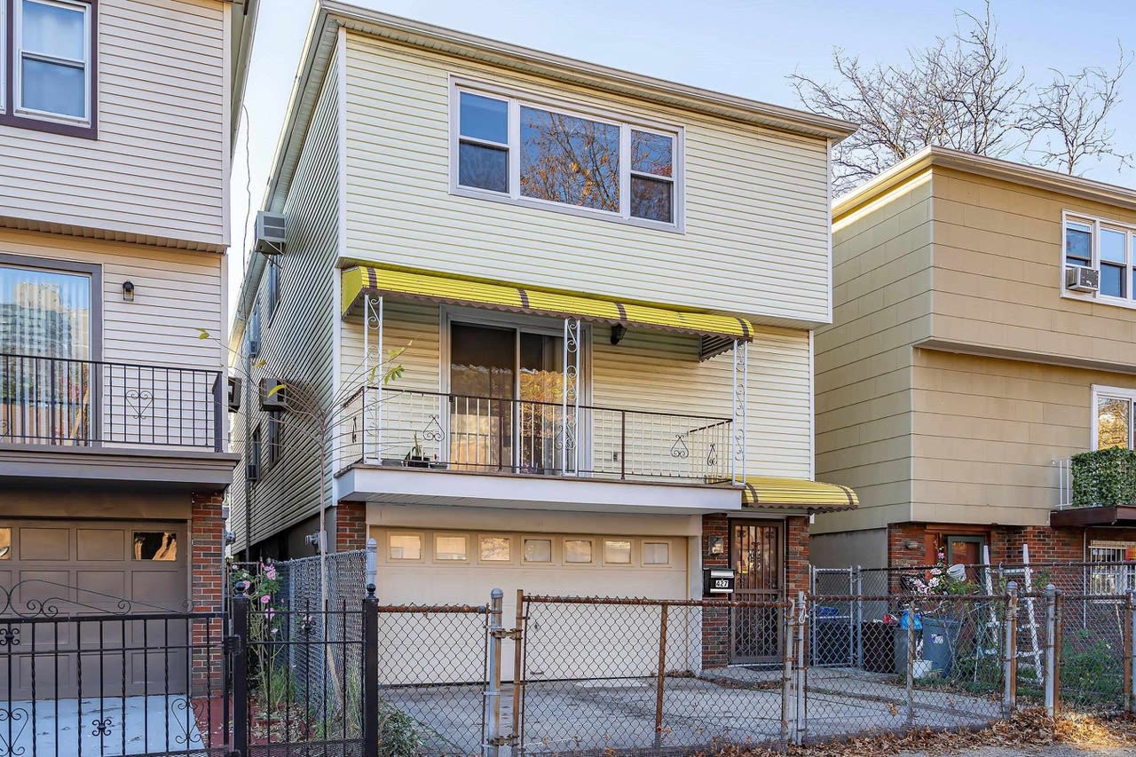 427 MANILA Ave