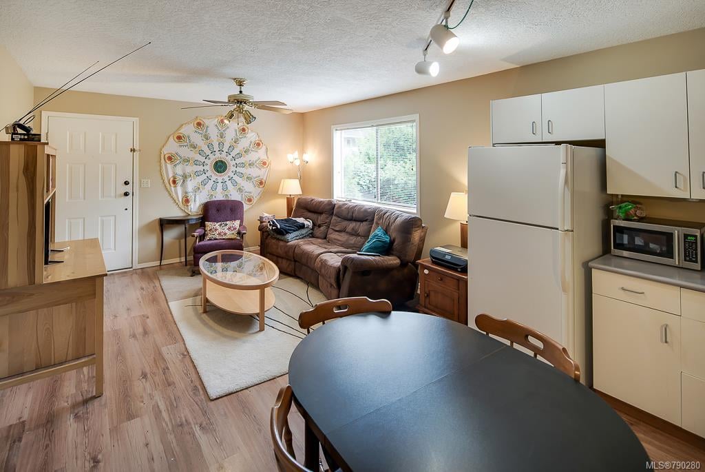 1366 Charles Pl
