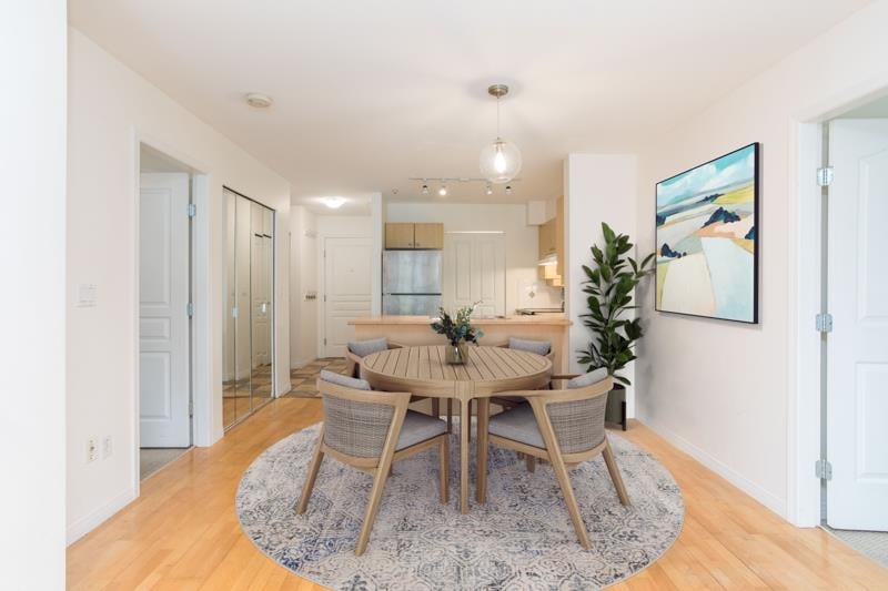 208-3235 W 4th Avenue, Vancouver