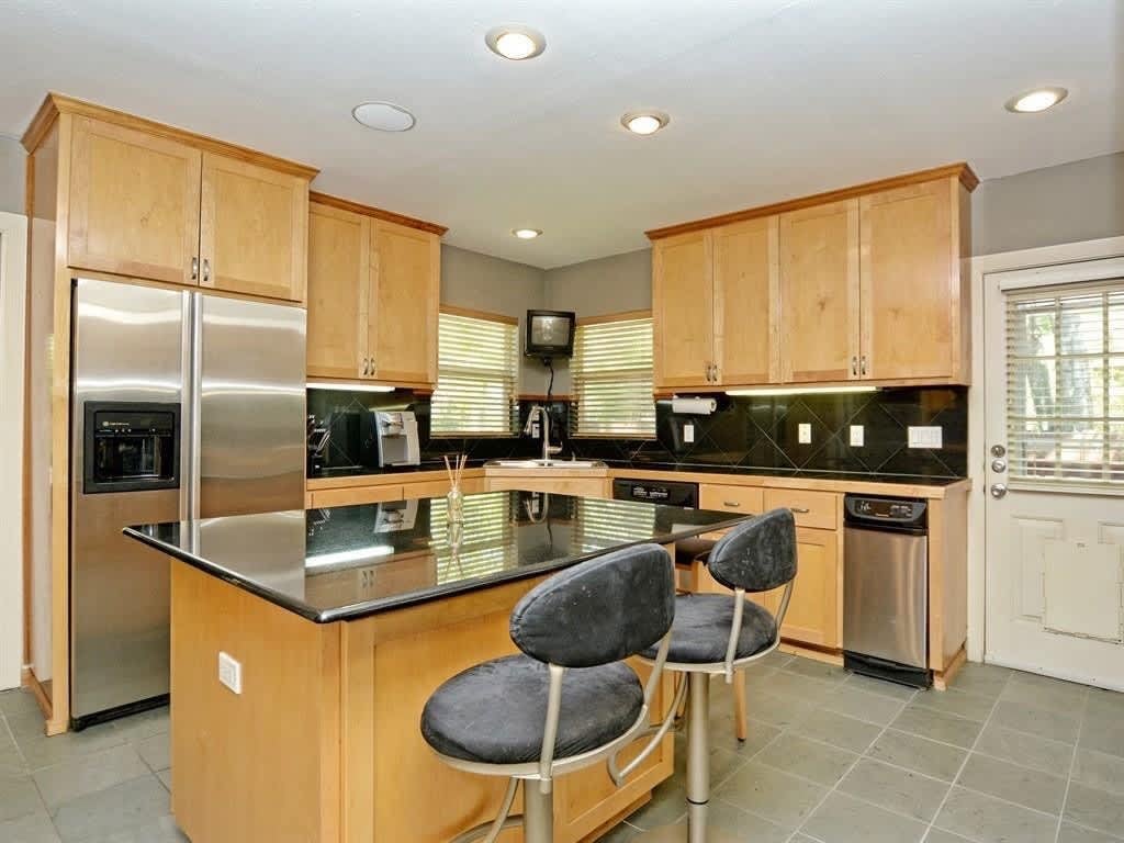 3311 Beverly Rd