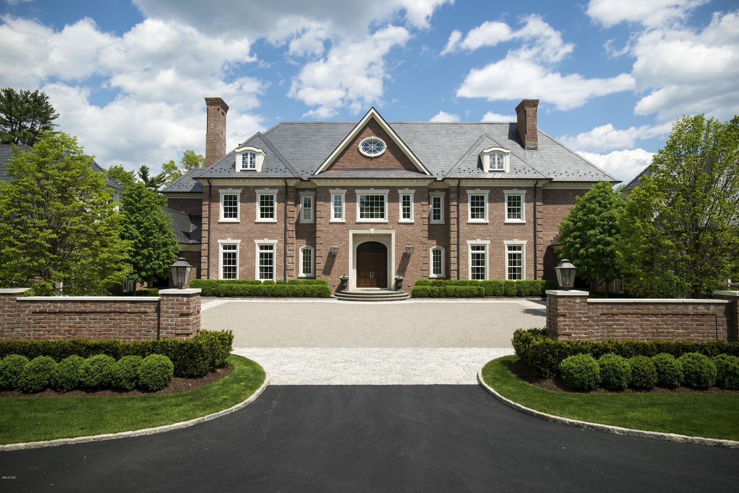 547 LAKE AVE